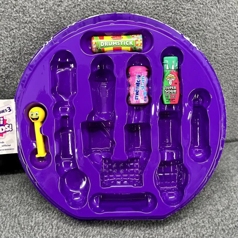4 Surprise Mini‎ Brands Zuru Series 3 Collector's Case + Mini Market dash Game